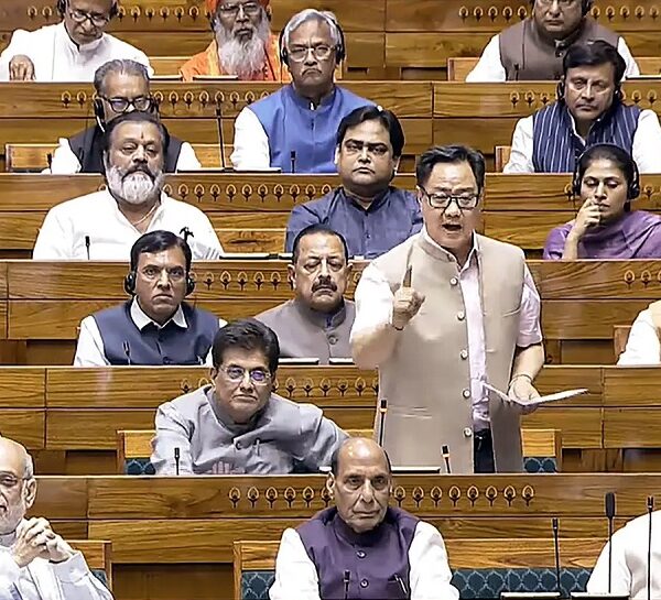 ताश के पत्तों की तरह ढह रहा विपक्ष का किला… राज्यसभा में दो तिहाई बहुमत के करीब BJP