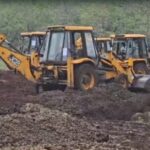 MP: खंडवा में बड़ी बुलडोजर कार्रवाई… 600 सुरक्षाकर्मियों और 25 JCB लेकर अतिक्रमण हटाने पहुंचा वन अमला