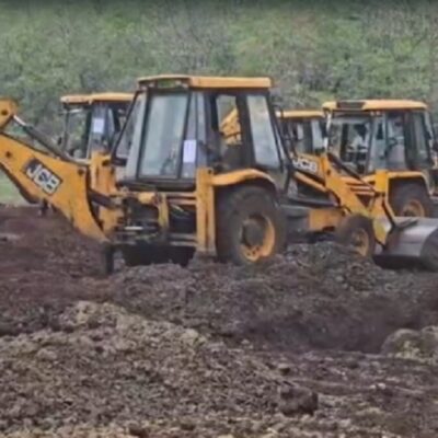 MP: खंडवा में बड़ी बुलडोजर कार्रवाई… 600 सुरक्षाकर्मियों और 25 JCB लेकर अतिक्रमण हटाने पहुंचा वन अमला