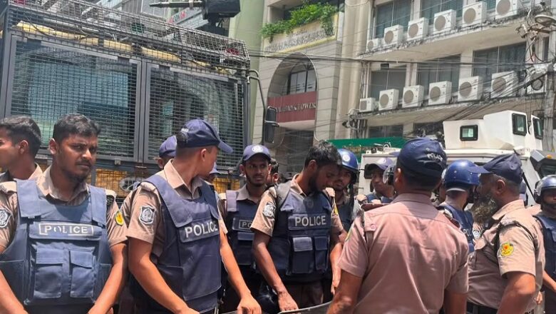 Bangladesh: इस्लामी बैंक में नए चेयरमैन की नियुक्ति का विवाद हुआ हिंसक… प्रदर्शन के बीच पुलिस के साथ झड़प