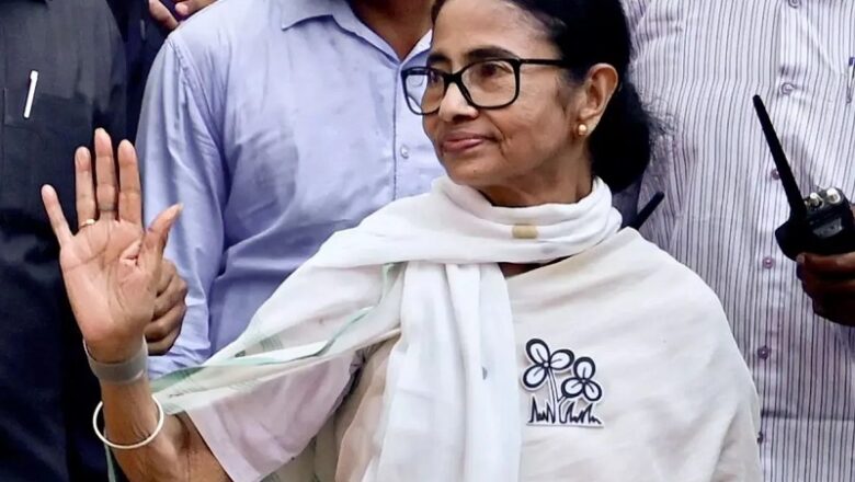 ममता बनर्जी को एक और झटका…..असली TMC के नाम और सिंबल पर दावा ठोकेंगे बागी सांसद!