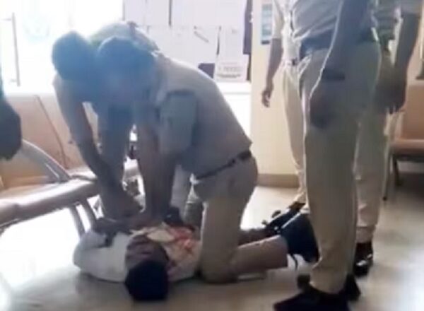 मौत के मुंह से खींच लाए पुलिस के जांबाज… युवक को आया हार्ट अटैक, 5 मिनट तक CPR देकर ऐसे बचाई जान