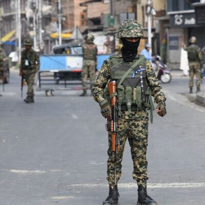 J&K: SOG जवानों से सर्विस राइफल छीनने का प्रयास… फायरिंग में 1 की मौत, 3 घायल