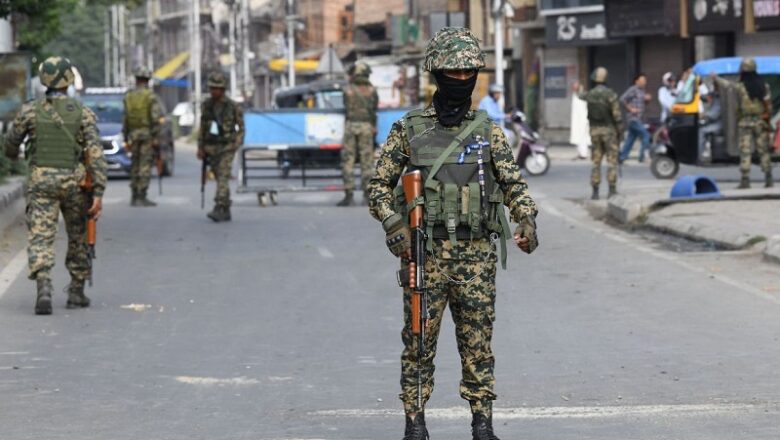 J&K: SOG जवानों से सर्विस राइफल छीनने का प्रयास… फायरिंग में 1 की मौत, 3 घायल