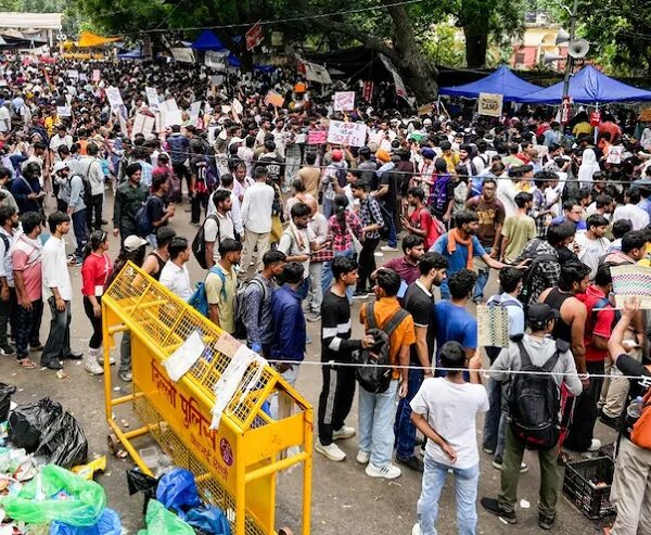 NEET पेपर लीक पर सरकार सख्त, फास्ट-ट्रैक कोर्ट वाले कानून पर कैबिनेट में होगी चर्चा; शिक्षा मंत्री के इस्तीफे पर सस्पेंस बरकरार