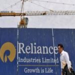 मुकेश अंबानी को बड़ा झटका…. पहली तिमाही में 22% गिरा रिलायंस इंडस्ट्रीज का मुनाफा