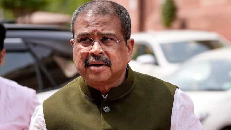 MP: निवाड़ी में धर्मेंद्र प्रधान के खिलाफ विवादित रील पोस्ट करने वाले सोशल मीडिया इंफ्लुएंसर पर केस दर्ज