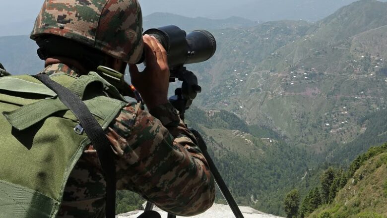 J&K: सुरक्षा बलों ने LoC पर घुसपैठ की कोशिश को किया नाकाम… आतंकियों को खदेड़ा