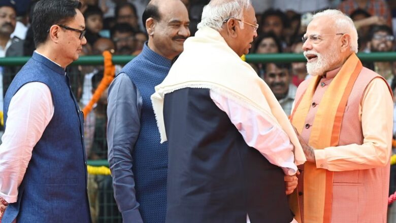 मॉनसून सत्र में अहम बिल पास कराने की तैयारी….बहुमत के लिए विपक्षी दलों से दोस्ती बढ़ा रही सरकार!