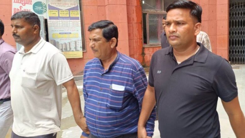 सेवानिवृत्ति से एक दिन पहले लोकायुक्त के शिकंजे में आए निगम के कार्यपालन यंत्री, छह हजार रुपये की रिश्वत लेते गिरफ्तार