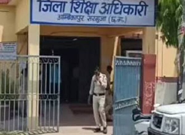 8वीं के छात्र को 200 बार गाली लिखने की सजा, अभिभावकों ने की शिकायत; शिक्षा विभाग ने बैठाई जांच