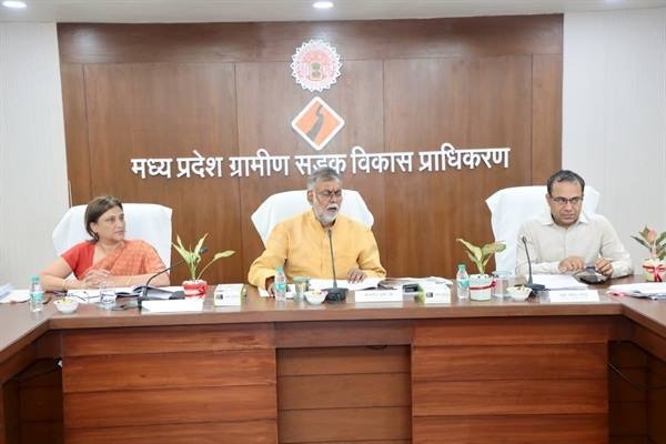 स्वच्छ भारत मिशन के प्रभावी क्रियान्वयन के लिए दीर्घकालिक कार्य योजना करें तैयार: मंत्री श्री पटेल