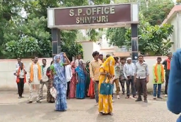शिवपुरी में महिला ने तीन भैंसें वापस दिलाने की लगाई गुहार, विधायक पर कार्रवाई न कराने का लगाया आरोप