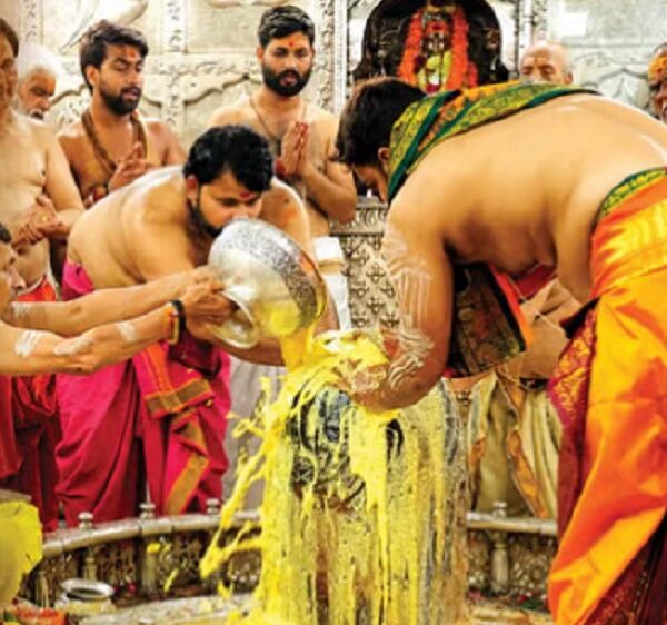 MP: श्रावण के दूसरे सोमवार महाकाल का हुआ दूल्हा रूप में श्रृंगार… उज्जैन में उमड़ा आस्था का सैलाब