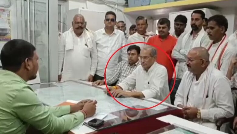 MP: क्षेत्र की सड़कों की हालत देख भड़के चित्रकूट विधायक…. अधिकारियों को लगाई फटकार