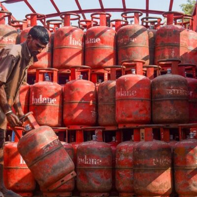 16 अगस्त तक e-KYC नहीं कराई तो फिर नहीं मिलेगा LPG सिलेंडर… फटाफट करें ये काम