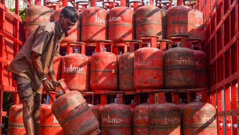 16 अगस्त तक e-KYC नहीं कराई तो फिर नहीं मिलेगा LPG सिलेंडर… फटाफट करें ये काम