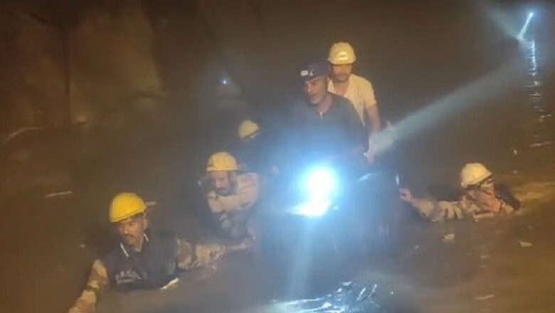 चमोली टनल हादसा: पानी और मलबा गले तक भरा…., नीले ड्रमों के सहारे रेस्क्यू में जुटे जवान