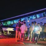 MP: खरगोन में जामघाट पर ब्रेक फेल होने से खाई के ऊपर लटकी विद्यार्थियों की बस, बड़ा हादसा टला