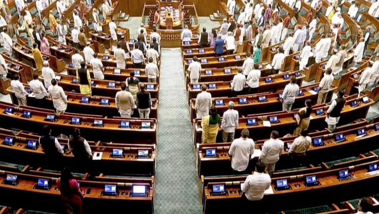राजनीति में अपराधियों का बोलबाला…. 326 सांसदों और 14 मुख्यमंत्रियों के खिलाफ दर्ज हैं केस….