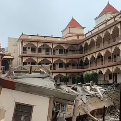 Prayagraj : स्वामी नारायण मंदिर का 3 मंजिला हिस्सा भरभराकर गड्ढे में गिरा…