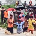 MP: सिंगरौली में उफनता नाला पार कर रहे स्कूली बच्चे तेज बहाव में डूबने लगे… ग्रामीणों ने बचाया