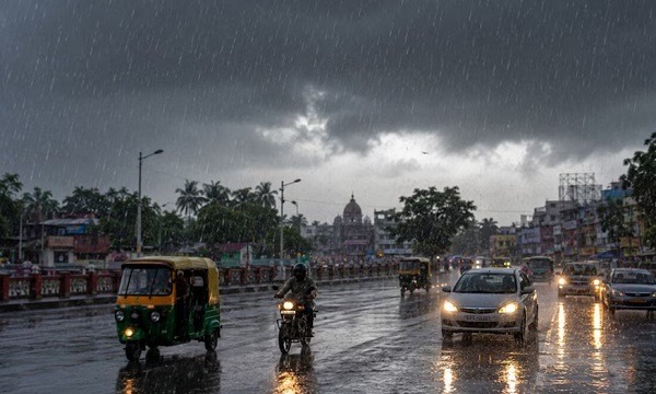 देश के 14 राज्यों में आज तेज हवाओं के साथ भारी बारिश का अलर्ट…. पहाड़ी क्षेत्रों में लैंडस्लाइड की चेतावनी