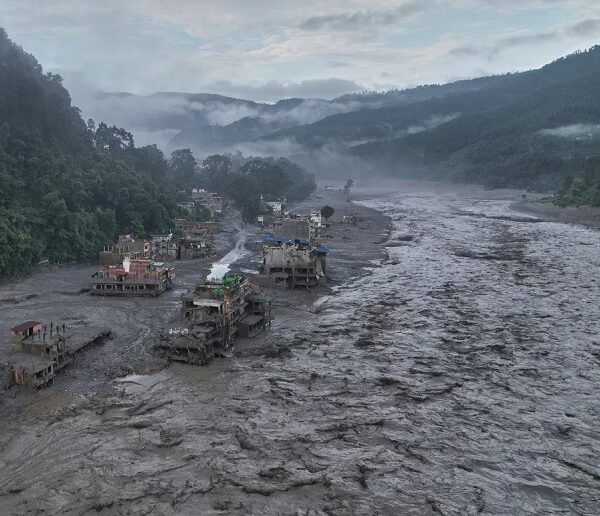 नेपाल में फिर मंडरा रहा बाढ़ का खतरा…. भोटेकोशी नदी का जलस्तर बढ़ने के बाद अलर्ट जारी