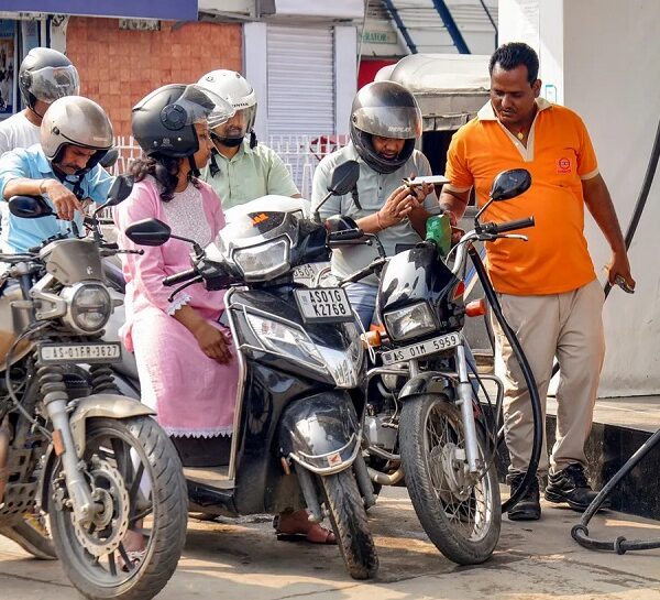 पेट्रोल पर विंडफॉल टैक्स हुआ शून्य ….., डीजल और एटीएफ पर भी राहत…. आमजन को “No Relief”