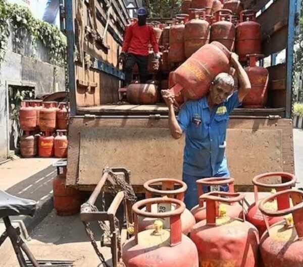 LPG उपभोक्ताओं को राहत…. अब 31 अगस्त तक करा सकेंगे e-KYC, बढ़ी लास्ट डेट