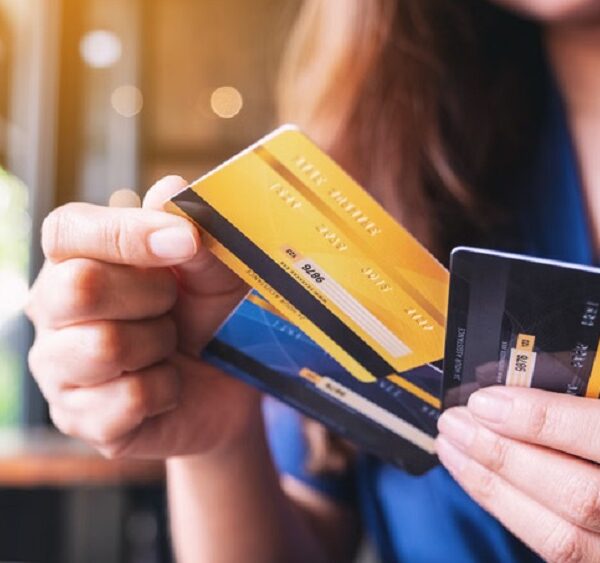 देश में क्रेडिट कार्ड का चलन बढ़ा… जानिए कितने Card बनवा सकता है एक व्यक्ति