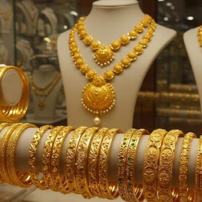 रिकॉर्डतोड़ कीमत ने बदले आभूषण बाजार के नियम…. अब कम वजन का सोना खरीद रहा आम उपभोक्ता