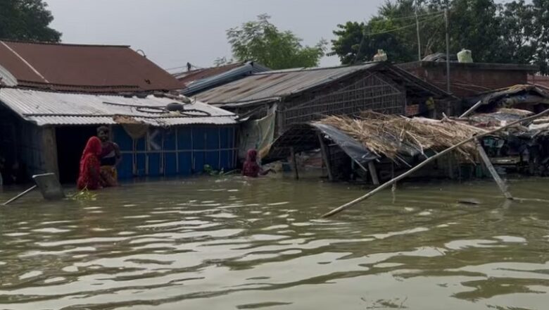बिहार के नवगछिया में बाढ़ का कहर… गंगा के उफान से कोसी का पानी 6 फिट तक घरों में घुसा