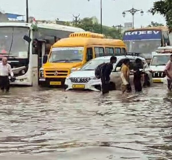 देश के कई हिस्सों में भारी बारिश से जनजीवन बेहाल…. अगले 4 दिन तक इन राज्यों में अलर्ट