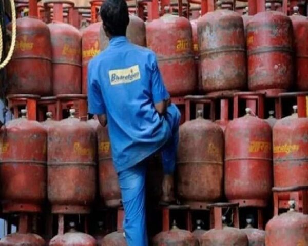 सब्सिडी का लाभ लेने वाले LPG ग्राहकों के लिए 1 अक्टूबर से बदलेगा ये नियम…