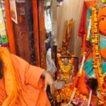 MP: उज्जैन पहुंचे संत ‘बम-बम भोला’, खड़े हनुमान जी के दर्शन किए, प्रतिमा को नहीं हटाने की मांग की