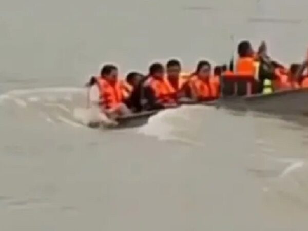 MP: जबलपुर के गौरीघाट में इंजन फेल होने से नर्मदा नदी में डूबी होमगार्ड की मोटरबोट, सभी सुरक्षित
