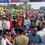 MP के छिंदवाड़ा में भगवा झंडा हटाने पर भड़के हिंदू संगठन… प्रदर्शन के बाद खुद निगम आयुक्त ने लगाया