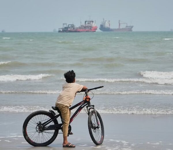 ट्रंप नाकाबंदी हटाएंगे तो 7 दिन में खुल सकता है होर्मुज स्ट्रेट… ईरान ने दिए संकेत