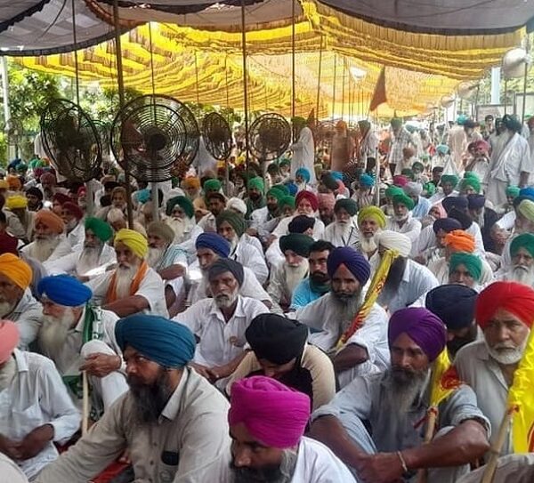 चंडीगढ़-मोहाली सीमा पर बड़े किसान आंदोलन की तैयारी… महिलाएं भी ट्रैक्टर-ट्रॉलियों के साथ हो रही शामिल