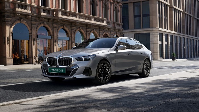 भारत में पहली बार लॉन्च हुई BMW i5 लॉन्ग व्हीलबेस, 669 किमी की रेंज; 99 यूनिट वाला फर्स्ट एडिशन पहले ही बिक गया