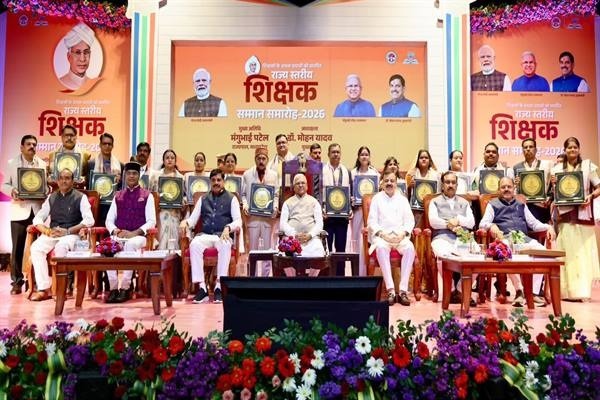 राष्ट्र निर्माण की पीढ़ी तैयार करते हैं शिक्षक : राज्यपाल