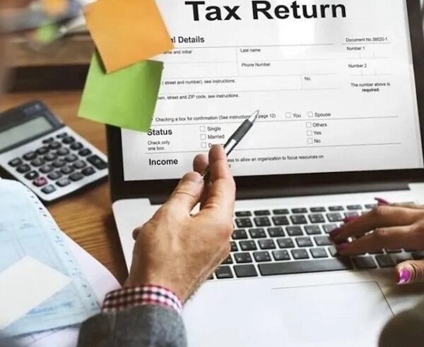 IT विभाग का गजब कारनामा…. मुंबई के मोबाइल मैकेनिक को भेजा ₹31.80 करोड़ का GST नोटिस
