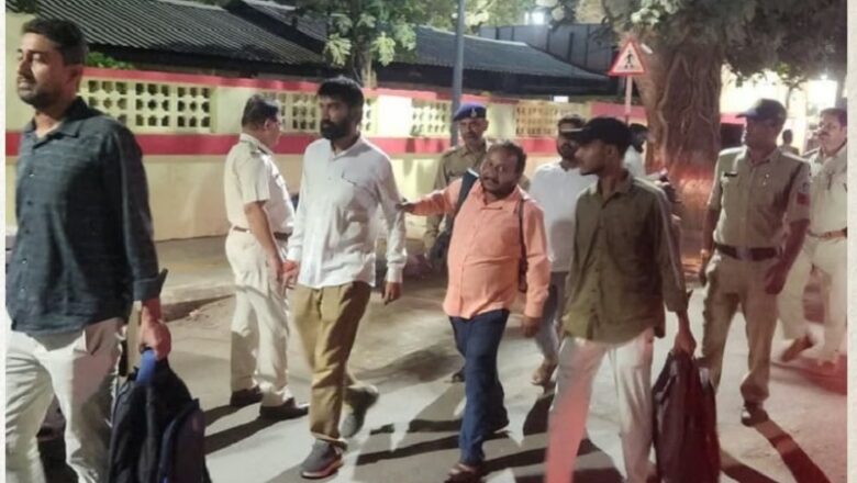 MP: दिल्ली में प्रदर्शन के लिए जा रहे थे युवा कांग्रेस नेता… पुलिस ने शहडोल स्टेशन पर रोका