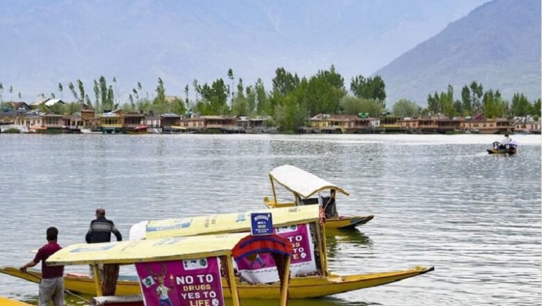 J&K: HC का बड़ा फैसला… श्रीनगर की प्रसिद्ध डल झील में पेट्रोल-डीजल मोटरबोट और जेट स्की पर लगाया बैन