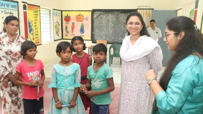 आश्रम और आंगनबाड़ी में मिलीं खामियां, कलेक्टर ने कारण बताओ नोटिस जारी करने के निर्देश