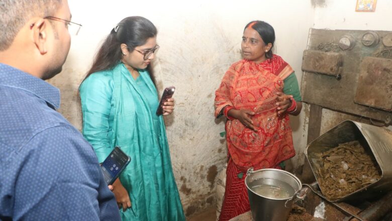 महिला स्व-सहायता समूह की बसंती राजवाड़े की आय 32 हज़ार रुपये/माह, कलेक्टर रेना जमील ने की प्रशंसा
