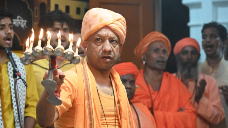 गोरक्षपीठ में शारदीय नवरात्र के प्रथम दिन का वैदिक अनुष्ठान आरम्भ