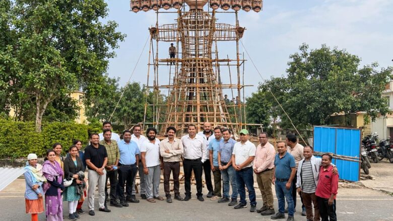 मड़वा कॉलोनी में 65 फ़ीट का हाई‑टेक रावण, एआई‑सज्जित, दशहरा के आकर्षण का नया केंद्र