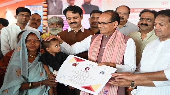 मप्रः केंद्रीय कृषि मंत्री शिवराज सिंह चौहान ने भोजपुर में पीएम ग्राम सड़क योजना के चौथे चरण का भव्य शुभारम्भ